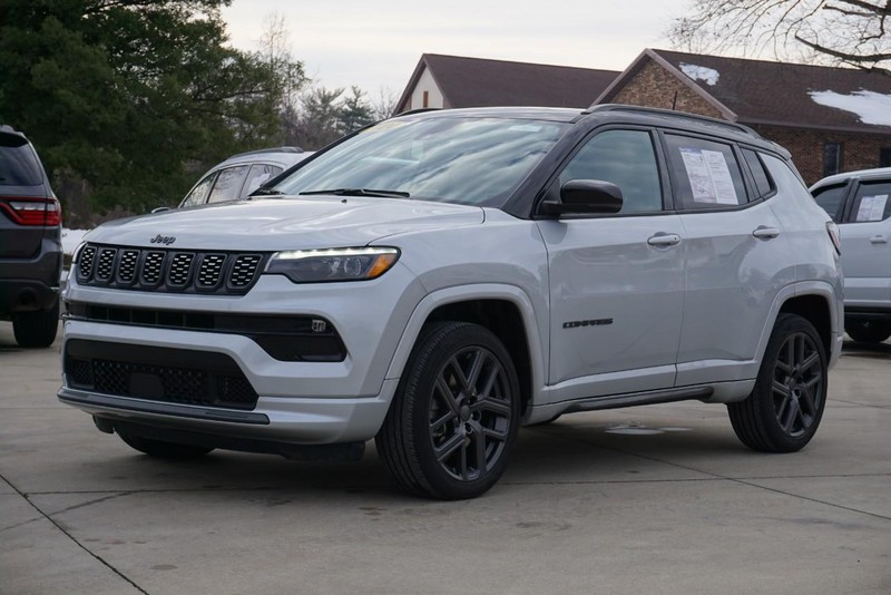 Jeep Compass Vehicle Full-screen Gallery Image 07