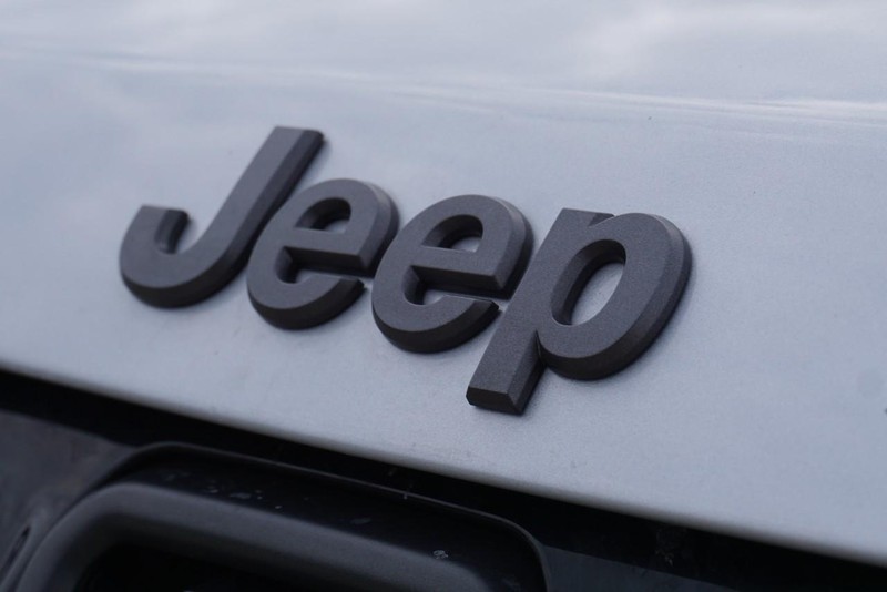 Jeep Compass Vehicle Full-screen Gallery Image 11