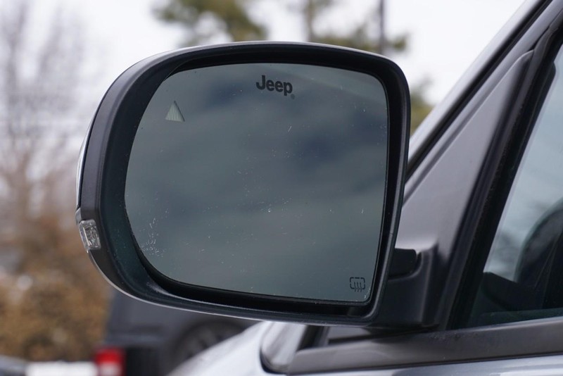 Jeep Compass Vehicle Full-screen Gallery Image 13