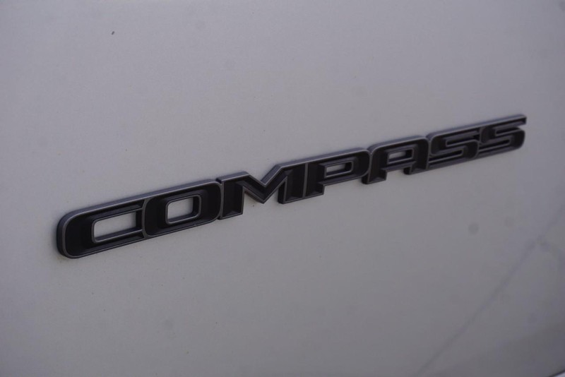 Jeep Compass Vehicle Full-screen Gallery Image 14