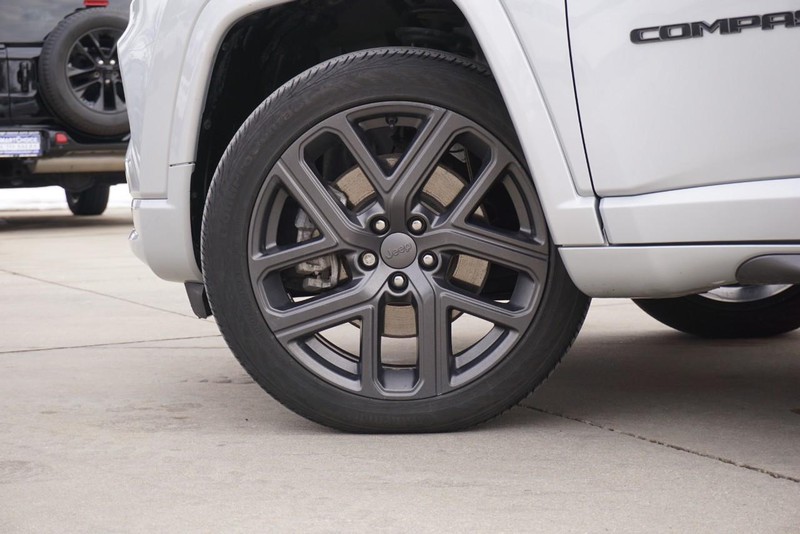 Jeep Compass Vehicle Full-screen Gallery Image 16