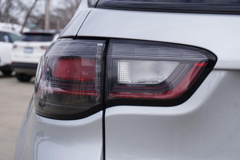 Jeep Compass Vehicle Full-screen Gallery Image 17