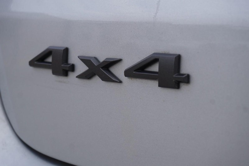 Jeep Compass Vehicle Full-screen Gallery Image 19