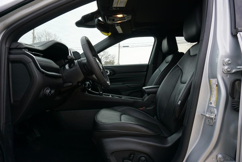 Jeep Compass Vehicle Full-screen Gallery Image 21