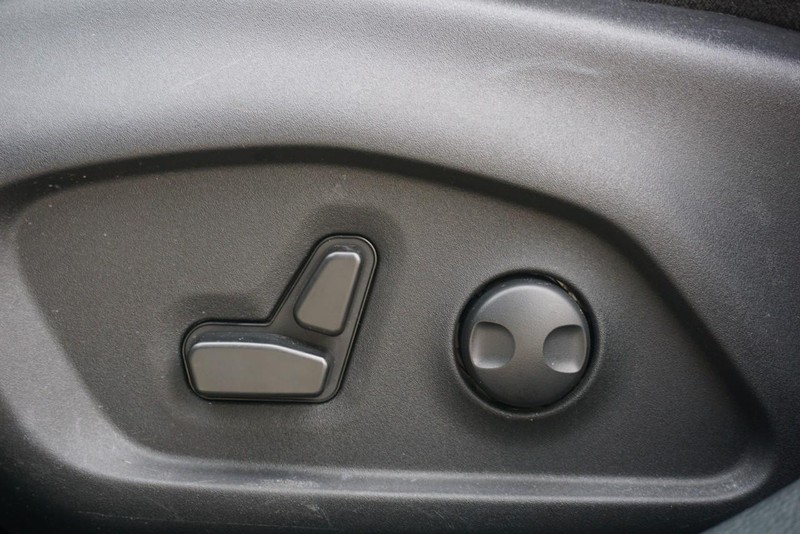 Jeep Compass Vehicle Full-screen Gallery Image 22