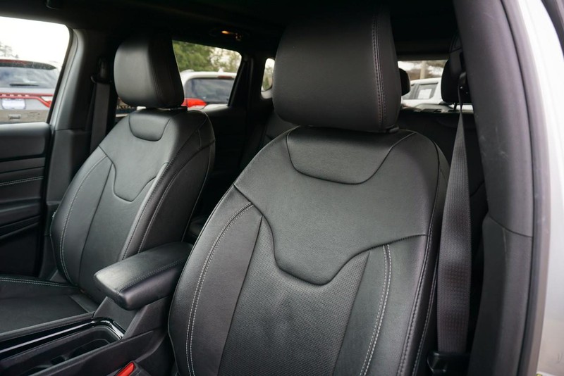 Jeep Compass Vehicle Full-screen Gallery Image 23