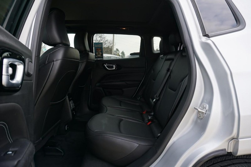 Jeep Compass Vehicle Full-screen Gallery Image 24