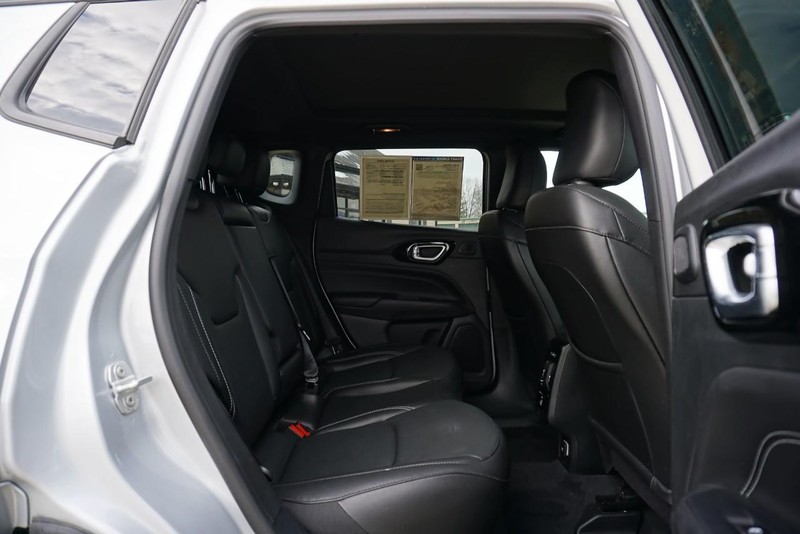 Jeep Compass Vehicle Full-screen Gallery Image 26