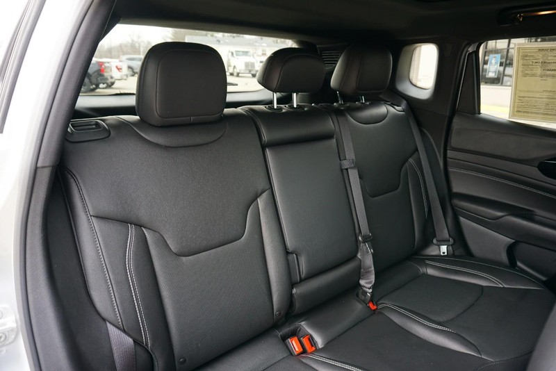 Jeep Compass Vehicle Full-screen Gallery Image 27