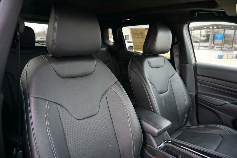 Jeep Compass Vehicle Full-screen Gallery Image 30