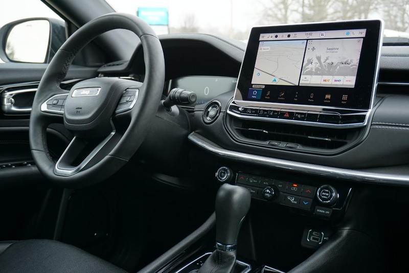 Jeep Compass Vehicle Full-screen Gallery Image 34