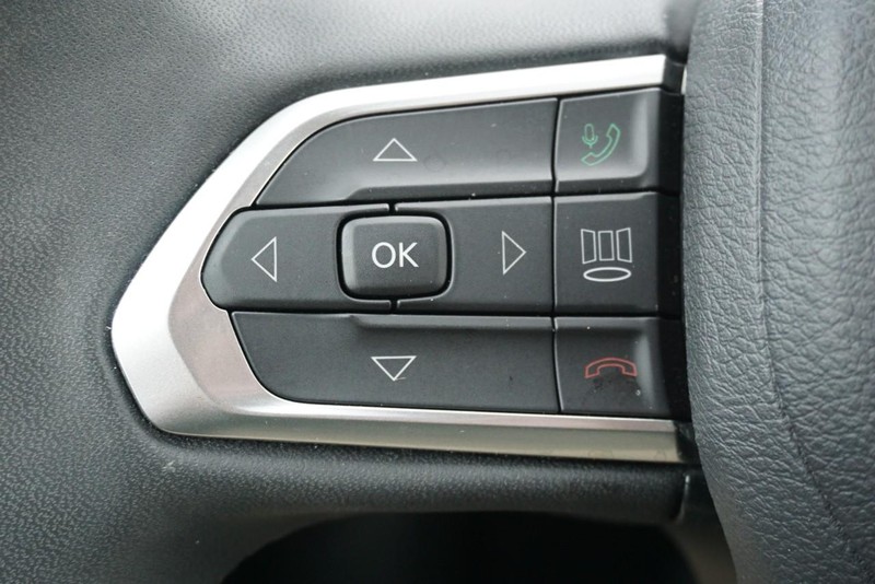 Jeep Compass Vehicle Full-screen Gallery Image 36