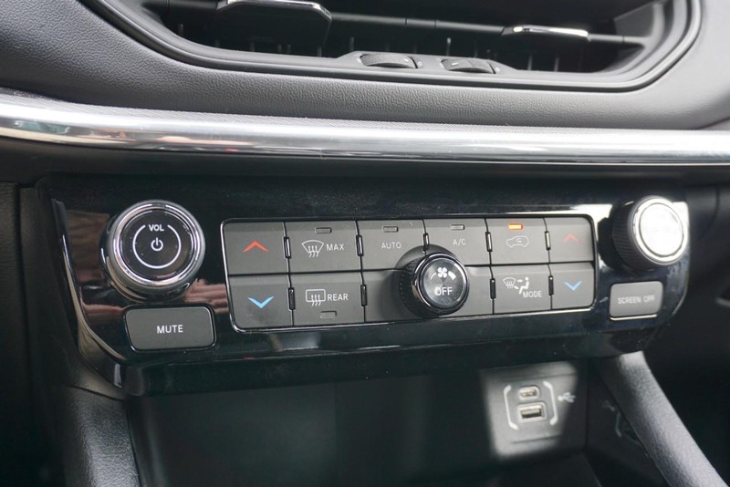 Jeep Compass Vehicle Full-screen Gallery Image 41