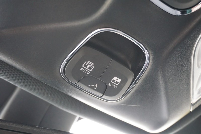 Jeep Compass Vehicle Full-screen Gallery Image 50