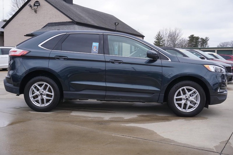Ford Edge Vehicle Full-screen Gallery Image 02