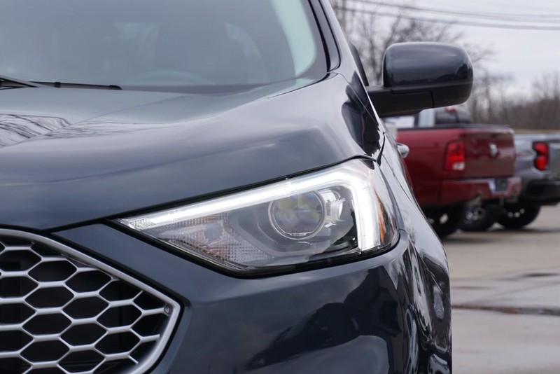 Ford Edge Vehicle Full-screen Gallery Image 10