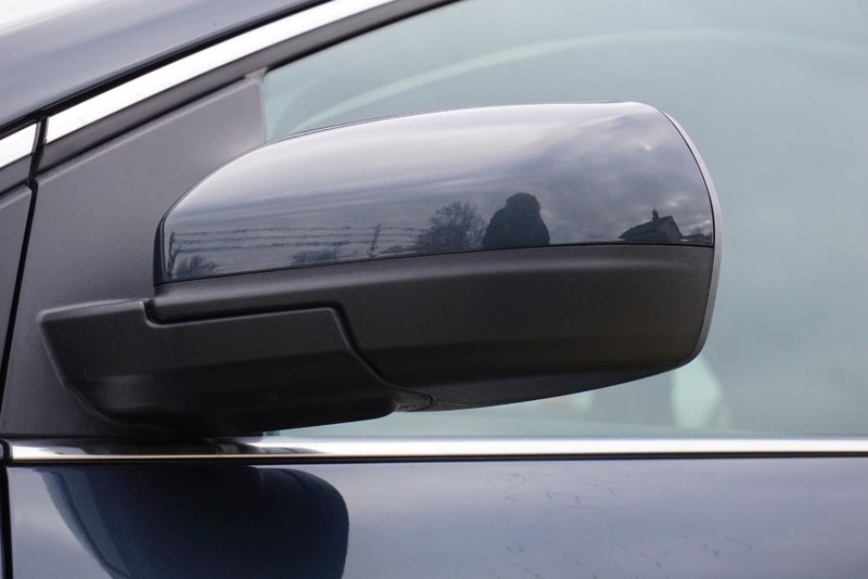 Ford Edge Vehicle Full-screen Gallery Image 12