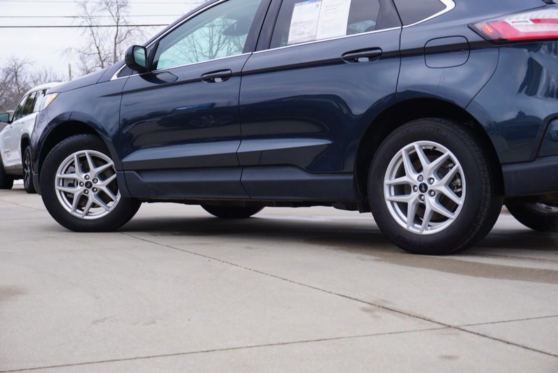 Ford Edge Vehicle Full-screen Gallery Image 13