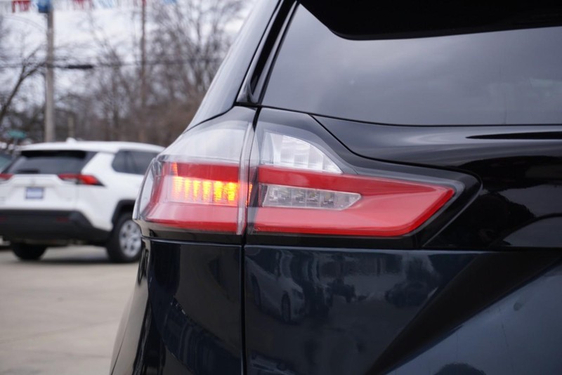 Ford Edge Vehicle Full-screen Gallery Image 16