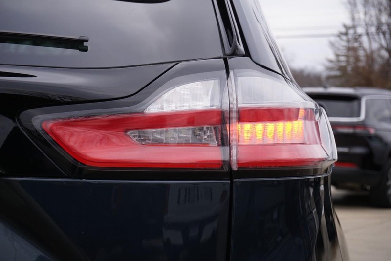 Ford Edge Vehicle Full-screen Gallery Image 17