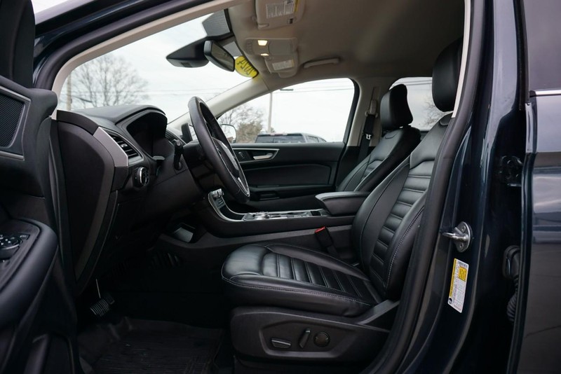 Ford Edge Vehicle Full-screen Gallery Image 21