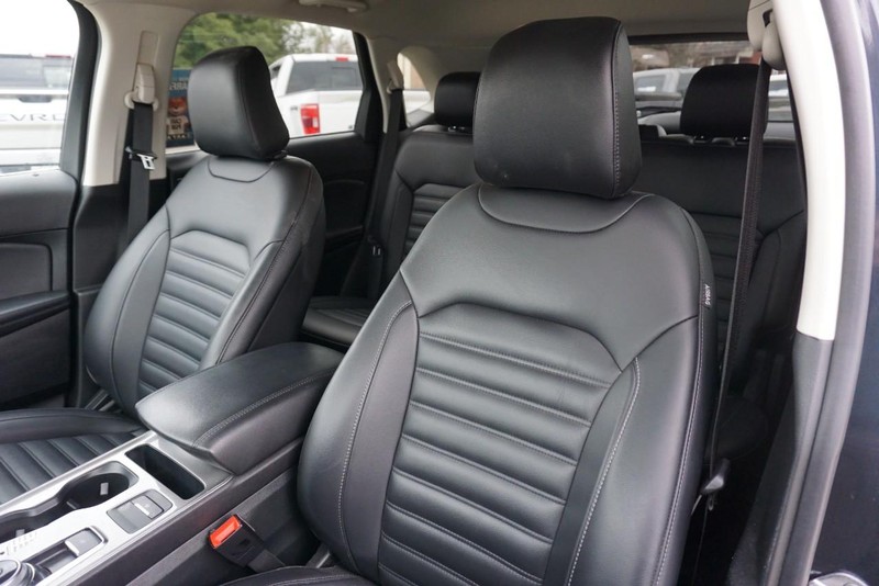 Ford Edge Vehicle Full-screen Gallery Image 23