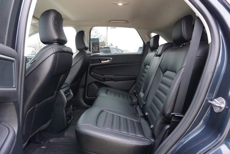 Ford Edge Vehicle Full-screen Gallery Image 24