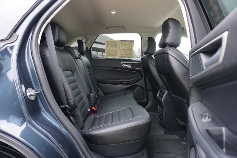 Ford Edge Vehicle Full-screen Gallery Image 26