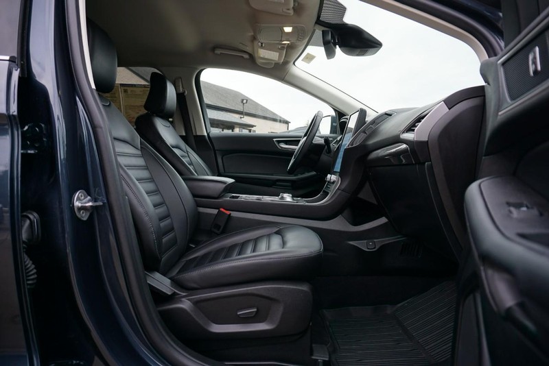 Ford Edge Vehicle Full-screen Gallery Image 28