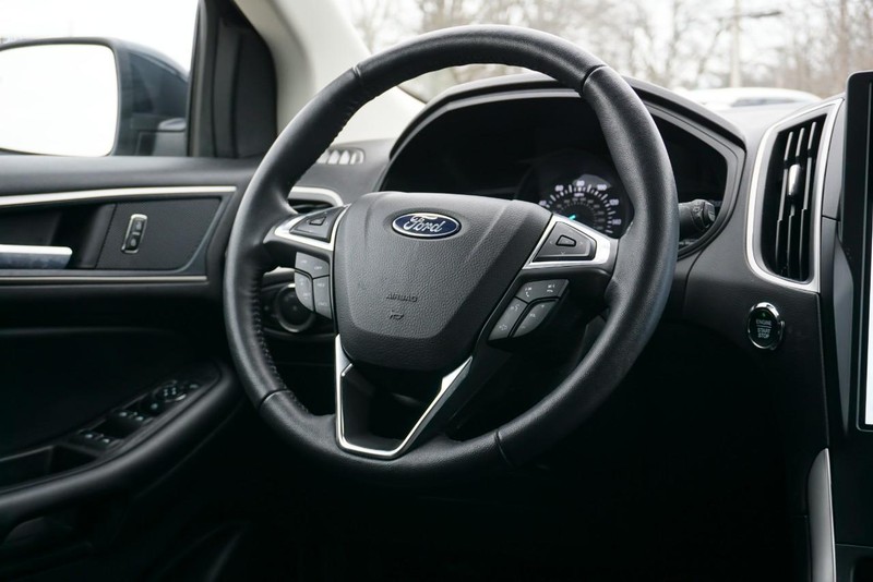 Ford Edge Vehicle Full-screen Gallery Image 32
