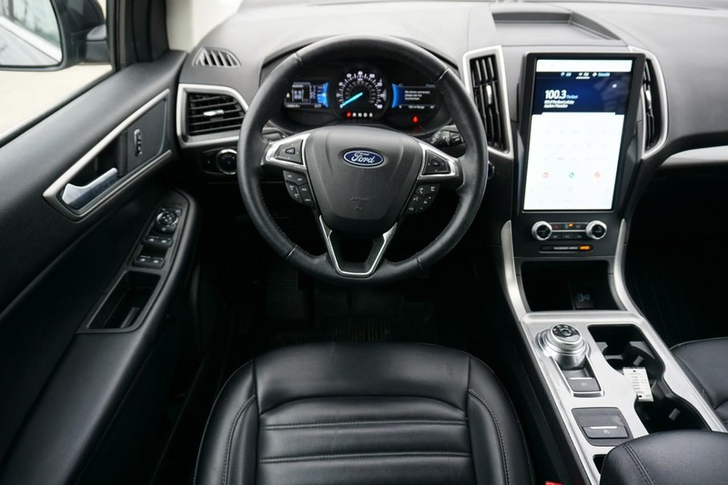Ford Edge Vehicle Full-screen Gallery Image 35