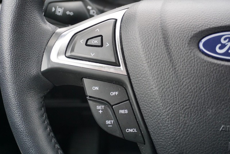 Ford Edge Vehicle Full-screen Gallery Image 36