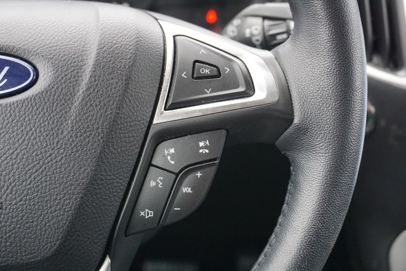 Ford Edge Vehicle Full-screen Gallery Image 37