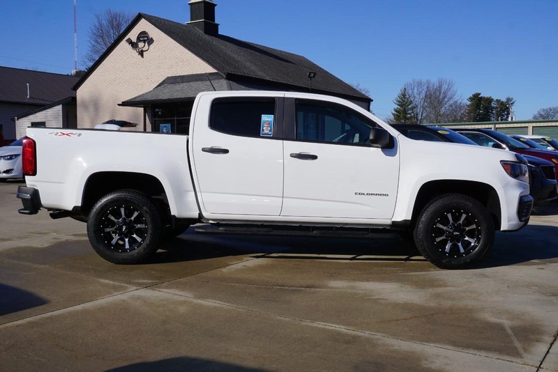 Chevrolet Colorado Vehicle Full-screen Gallery Image 02