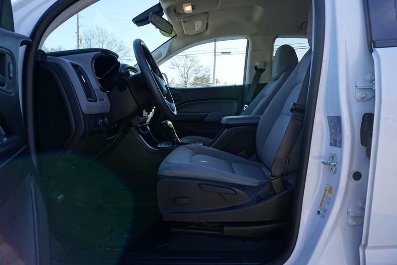 Chevrolet Colorado Vehicle Full-screen Gallery Image 24