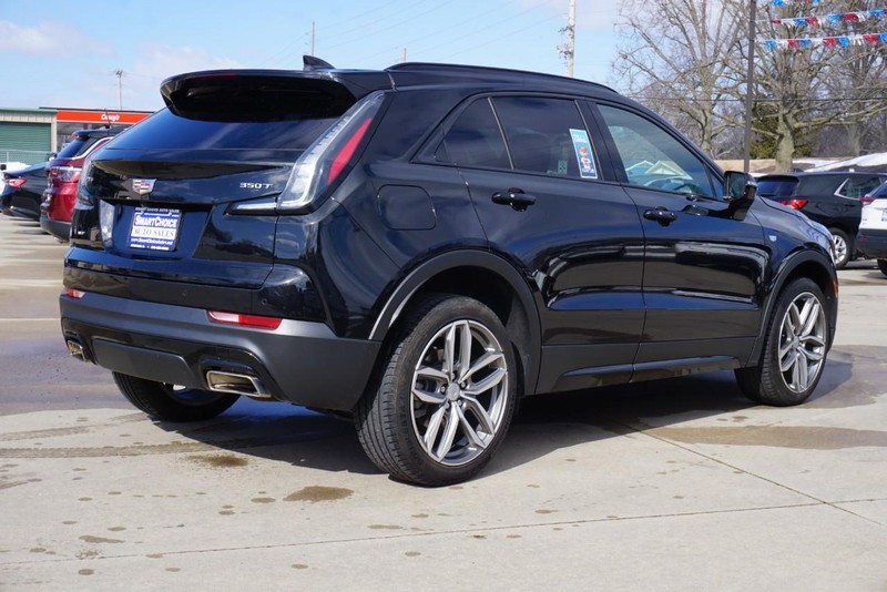 Cadillac XT4 Vehicle Full-screen Gallery Image 03