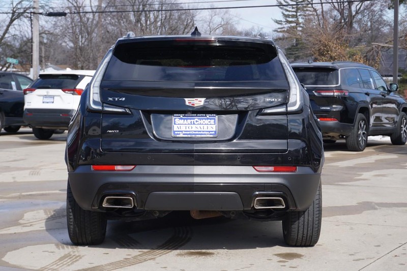 Cadillac XT4 Vehicle Full-screen Gallery Image 04