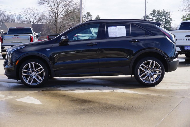 Cadillac XT4 Vehicle Full-screen Gallery Image 06