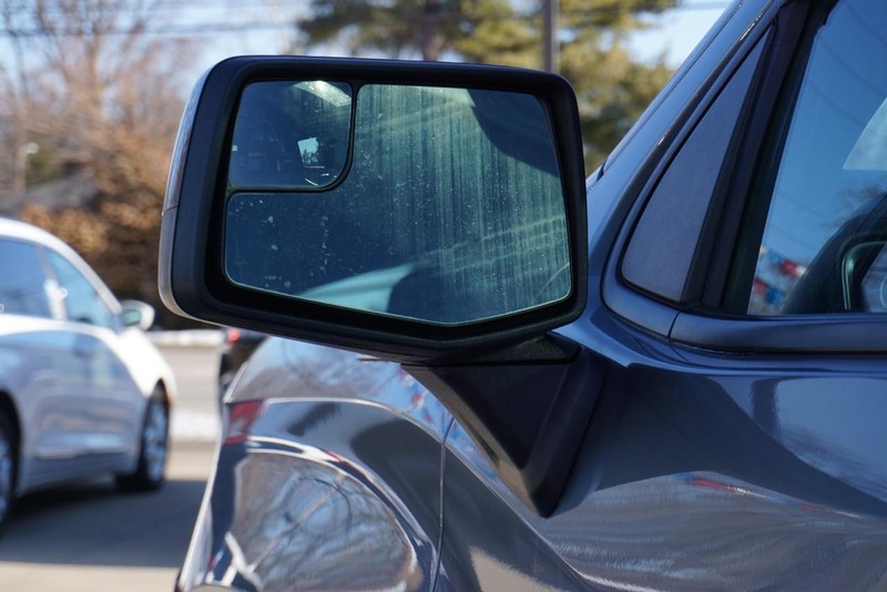 Chevrolet Silverado 1500 Vehicle Full-screen Gallery Image 17