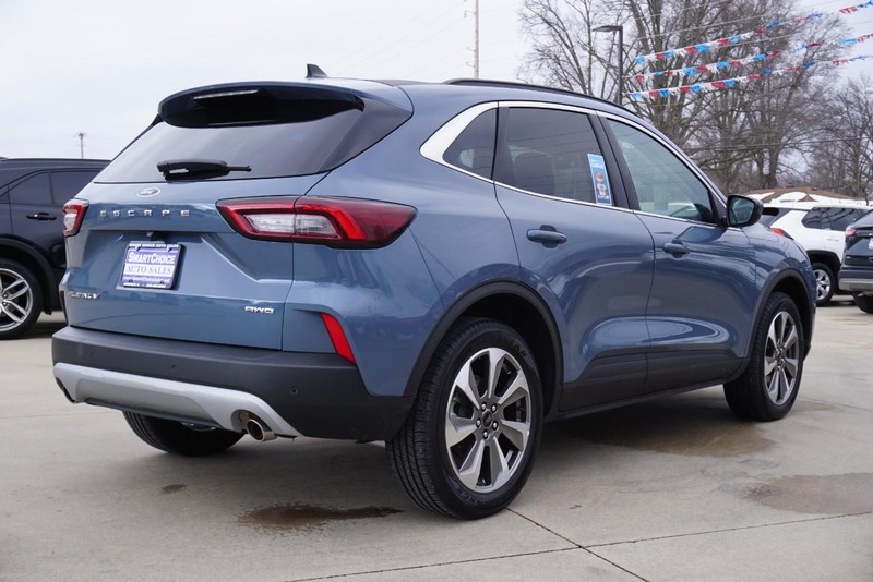 Ford Escape Vehicle Full-screen Gallery Image 03