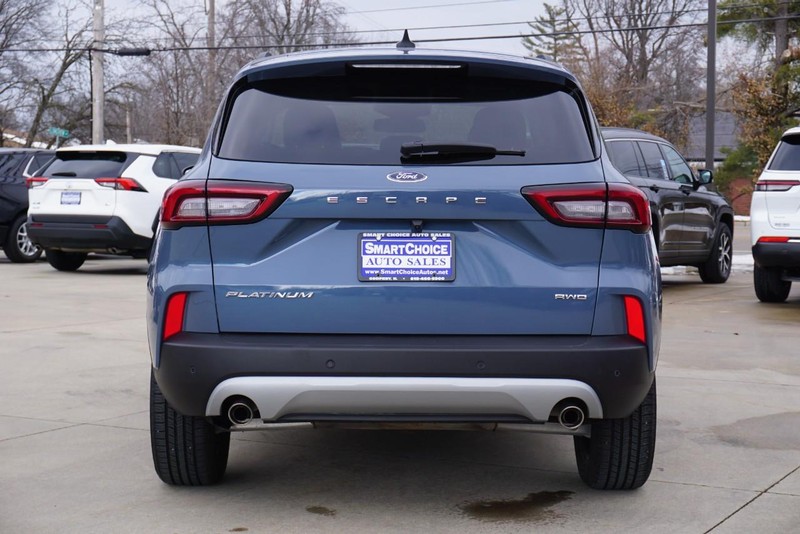 Ford Escape Vehicle Full-screen Gallery Image 04