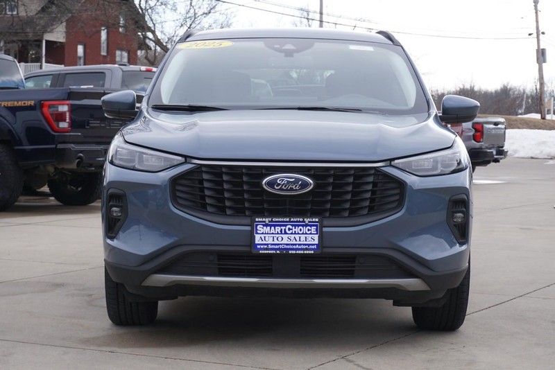 Ford Escape Vehicle Full-screen Gallery Image 08