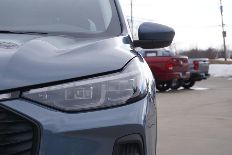 Ford Escape Vehicle Full-screen Gallery Image 10