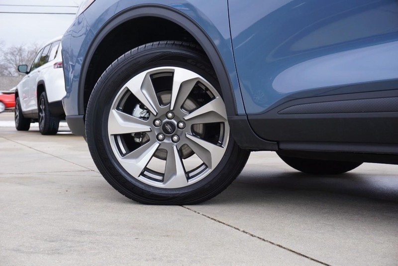 Ford Escape Vehicle Full-screen Gallery Image 14