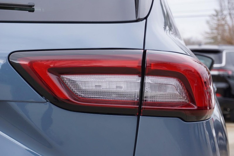 Ford Escape Vehicle Full-screen Gallery Image 17