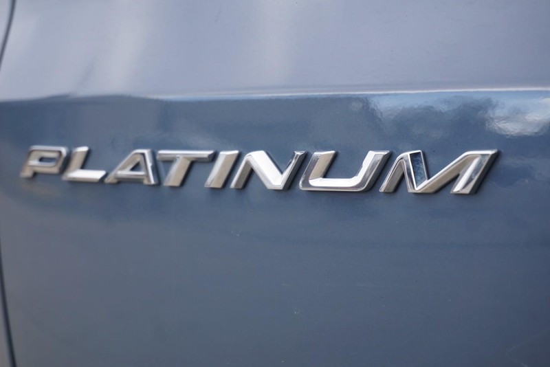 Ford Escape Vehicle Full-screen Gallery Image 18