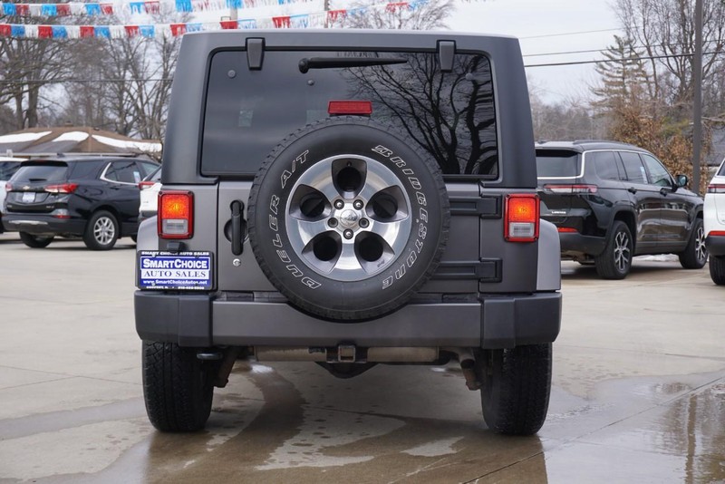 Jeep Wrangler Vehicle Full-screen Gallery Image 04