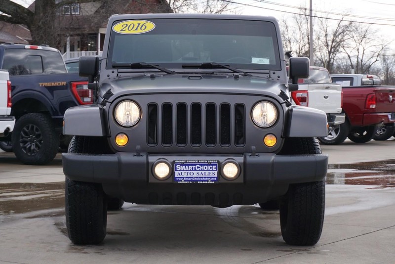 Jeep Wrangler Vehicle Full-screen Gallery Image 08