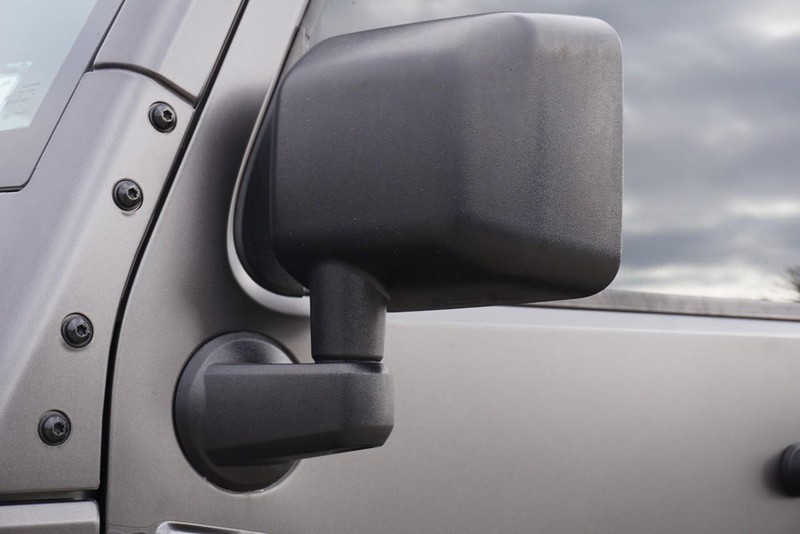 Jeep Wrangler Vehicle Full-screen Gallery Image 13