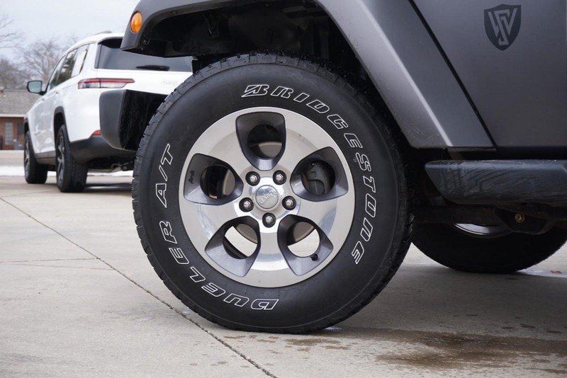 Jeep Wrangler Vehicle Full-screen Gallery Image 16